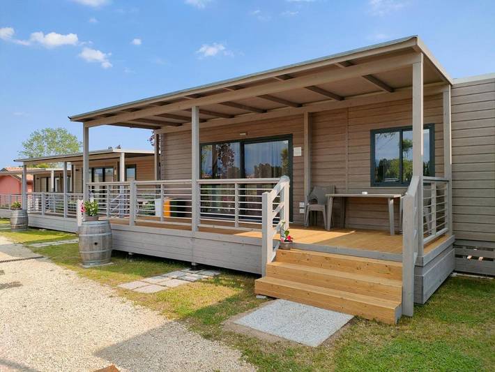 Bungalow für 6 Personen, mit Terrasse und Garten sowie Pool und Ausblick in Lazise