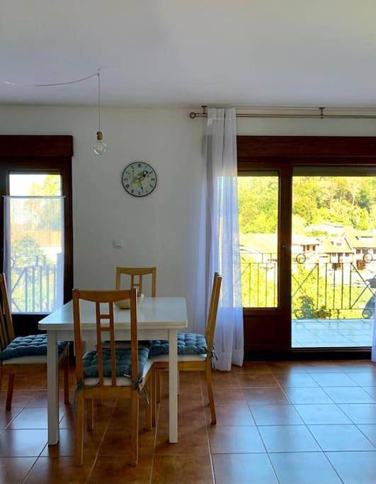 Gîte pour 4 personnes, avec jardin ainsi que vue et terrasse dans Novales - 4