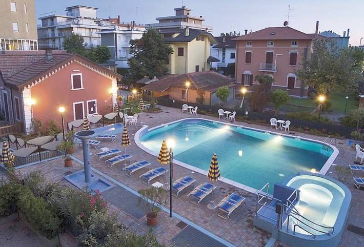 Hotel für 2 Personen, mit Garten und Ausblick sowie Pool und Balkon, mit Haustier - 1