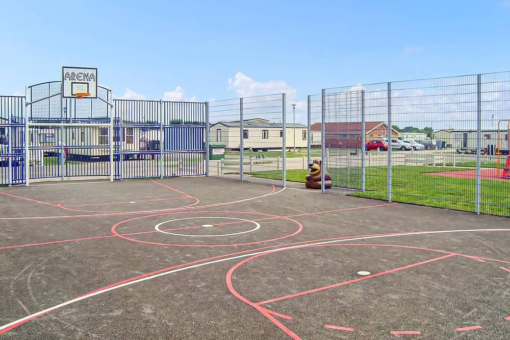 Beech Deluxe (Pet Friendly) in Chapel St. Leonards, Lincolnshire