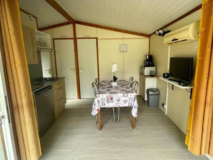 Location de vacances pour 4 personnes, avec terrasse et piscine, animaux acceptés à Camon - 3