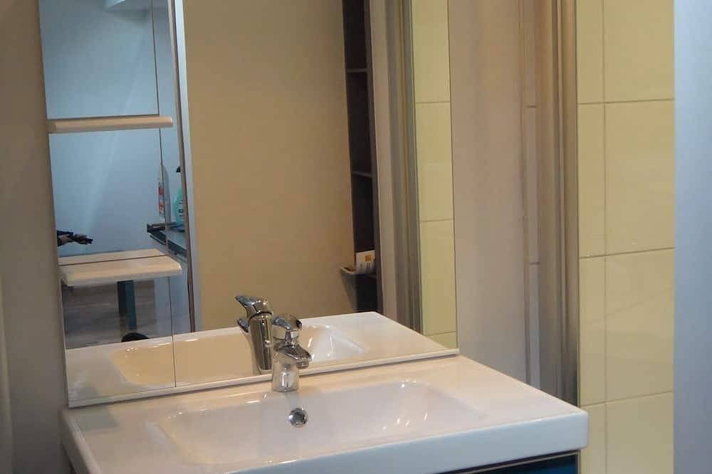 Appartement entier, Très beau studio -Lille centre in Wazemmes (Lille), Lille