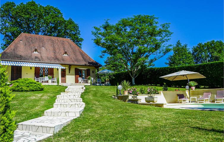 Gîte pour 4 personnes, avec piscine ainsi que terrasse et jardin à Le Change