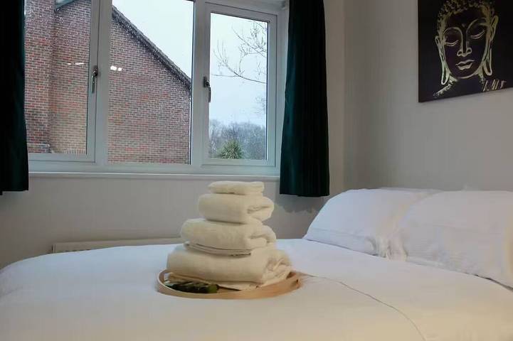 Appartement entier, Modern 1Br Guest Lodge • Free Parking • Near Lgw in Crawley, Sussex de l'Ouest