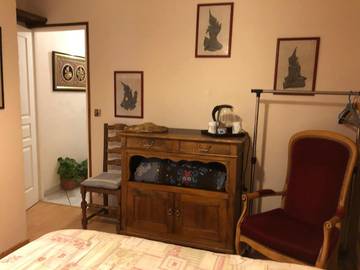Chambre d’hôte pour 2 personnes, avec terrasse ainsi que vue et jardin à Les Chapelles