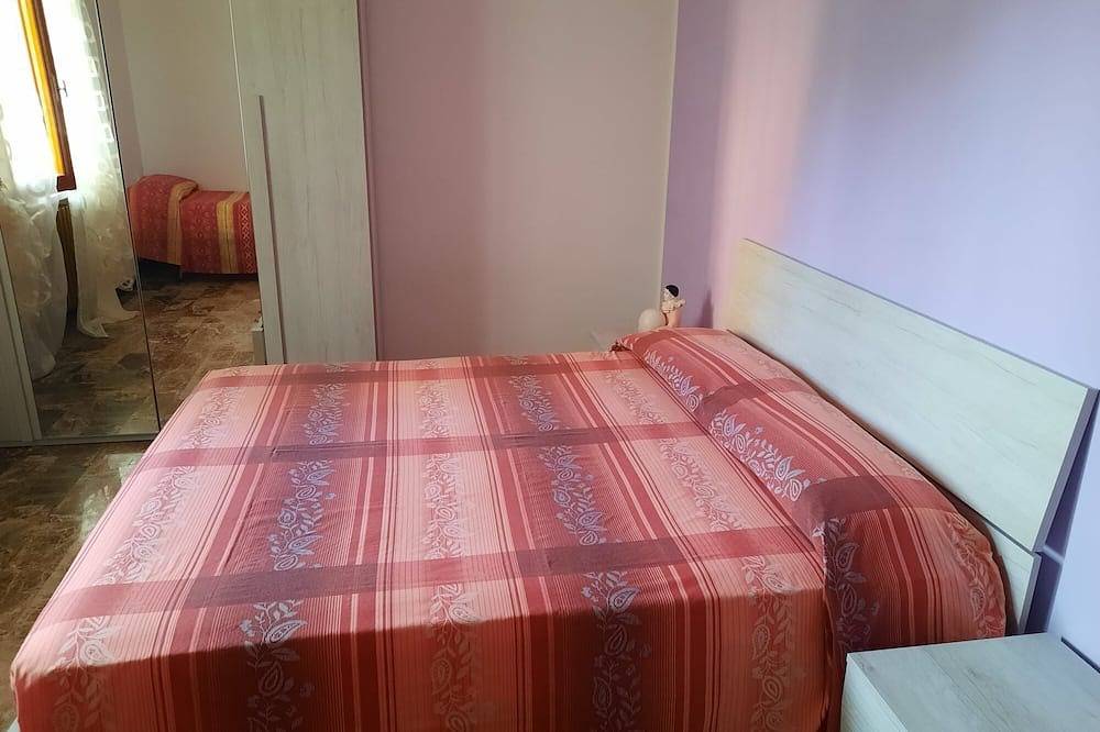 Apartamento entero, Oasis de relajación no lejos del mar, estacionamiento en el patio interno. in Valle del Metauro