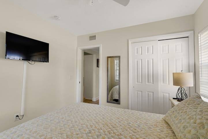 Vacation rental for 9 people, with terrace and garden, with pets in Fort Pierce