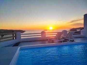 Gîte pour 2 personnes, avec vue ainsi que terrasse et piscine à Megalochori