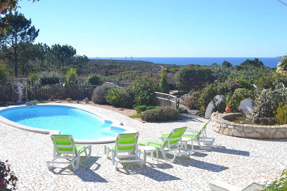 Casa Borboleta Villa ben tenuta con vista sul mare, ampio giardino e piscina, posizione da sogno in Arrifana, Aljezur