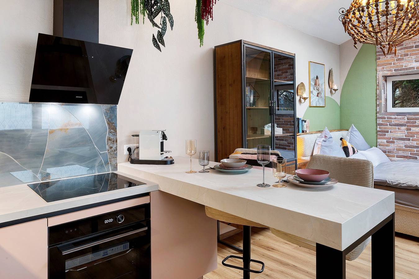 Ganze Ferienwohnung, Tiny Home 'Haus am Kaiserstuhl' mit privater Terrasse, Wlan und Klimaanlage in Ihringen, Südschwarzwald