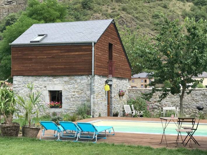 Location de vacances pour 2 personnes, avec Balcon et Jacuzzi ainsi que Terrasse et Jardin dans Chooz