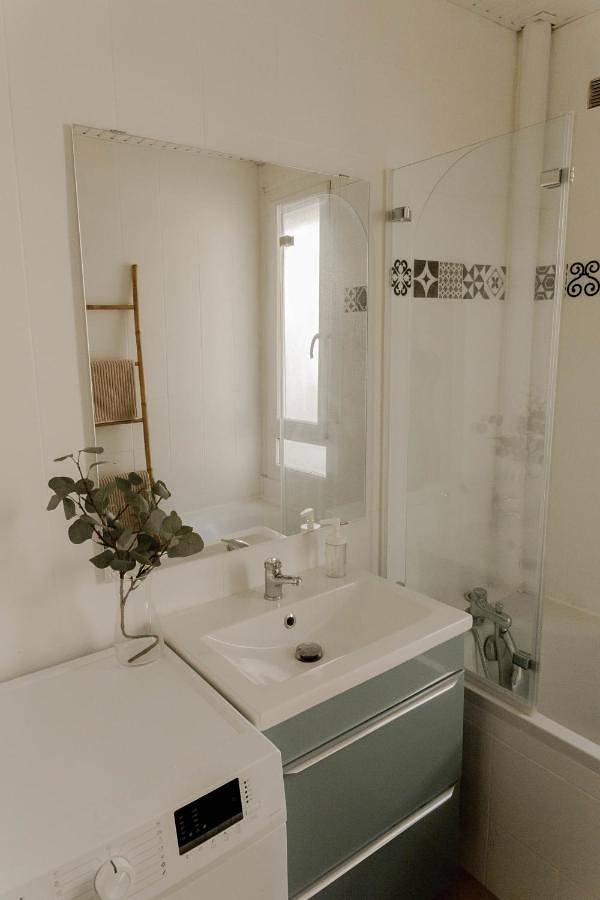 Appartement entier, Belle appartement lumineux -Tram au pied de l'immeuble - in Hérouville-Saint-Clair, Région de Caen
