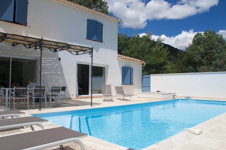 Gîte pour 10 personnes, avec piscine