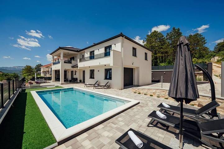 Ferienhaus für 10 Personen, mit Balkon und Pool - 1