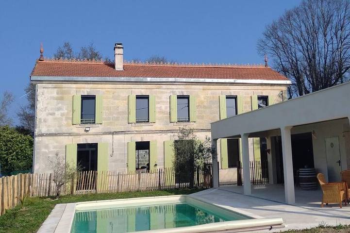 Location de vacances pour 10 personnes dans Les Églisottes-et-Chalaures