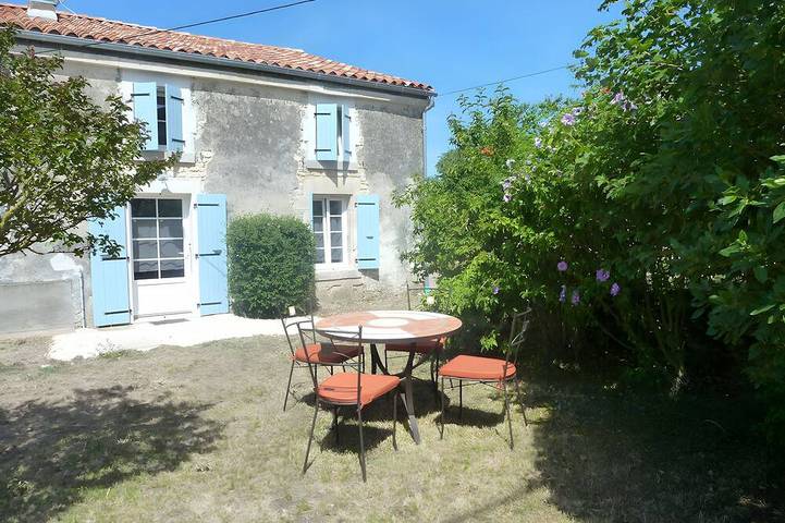 Location de vacances pour 9 personnes, avec terrasse et jardin, animaux acceptés à Montreuil  (Vendée)
