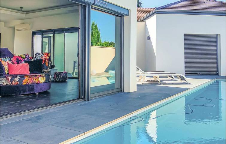 Location de vacances pour 6 personnes, avec jardin et piscine à Lons