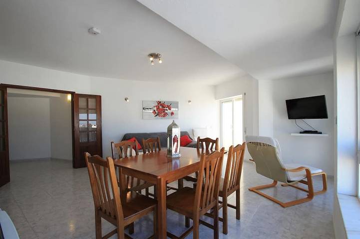 Ganze Wohnung, Boa Baia - Wohnung mit Poolzugang und 1 Minute vom Strand entfernt in Armação de Pera, Faro Distrikt