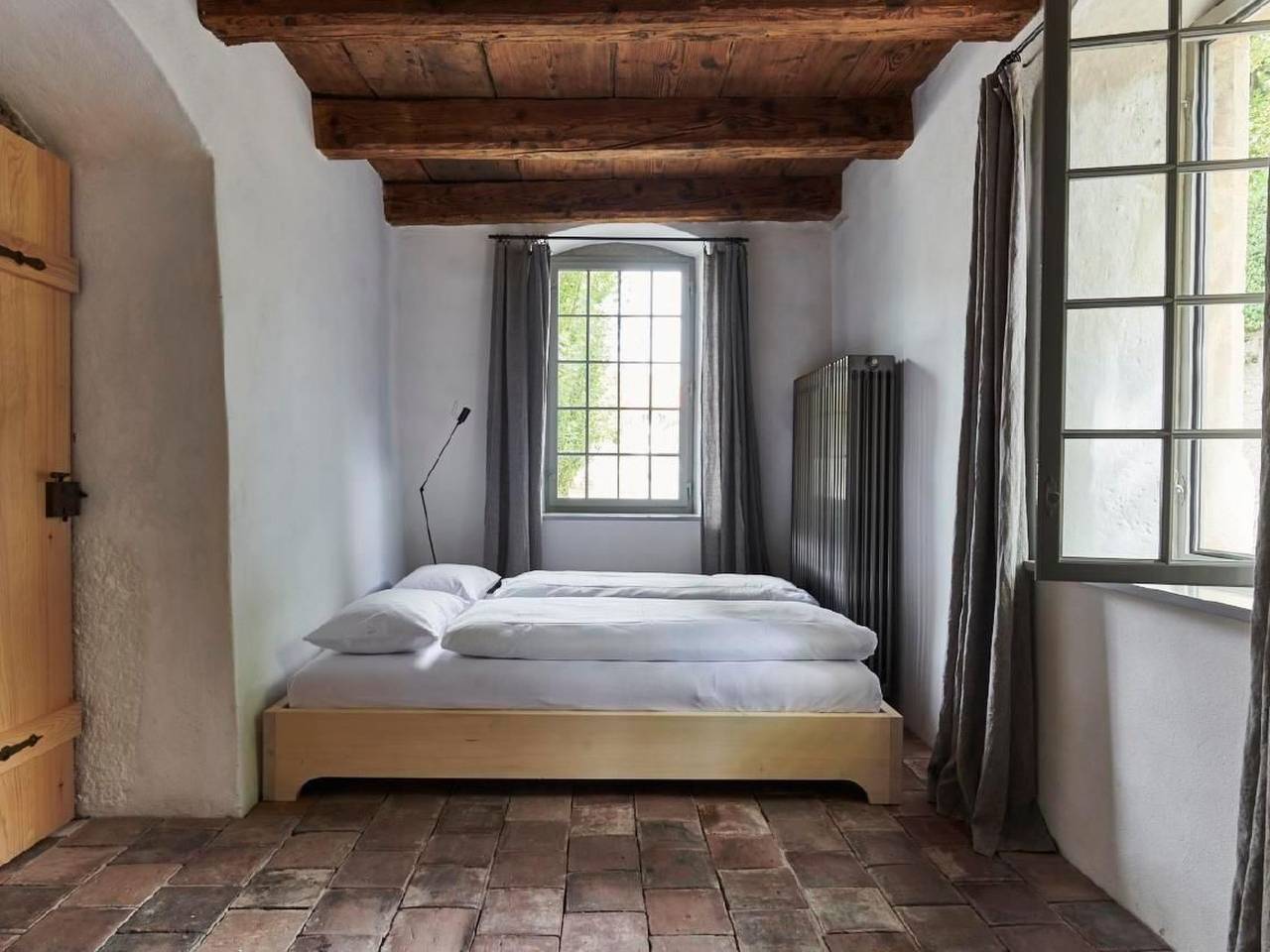 Ganze Wohnung, Schlossgut Münchenwiler - Wohnung unten in Drei-Seen-Land