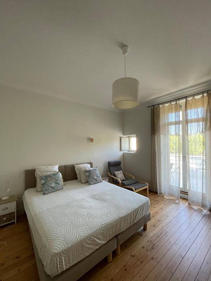 Location de vacances pour 2 personnes, avec vue ainsi que balcon et jardin à Sainte-Foy-la-Grande - 3