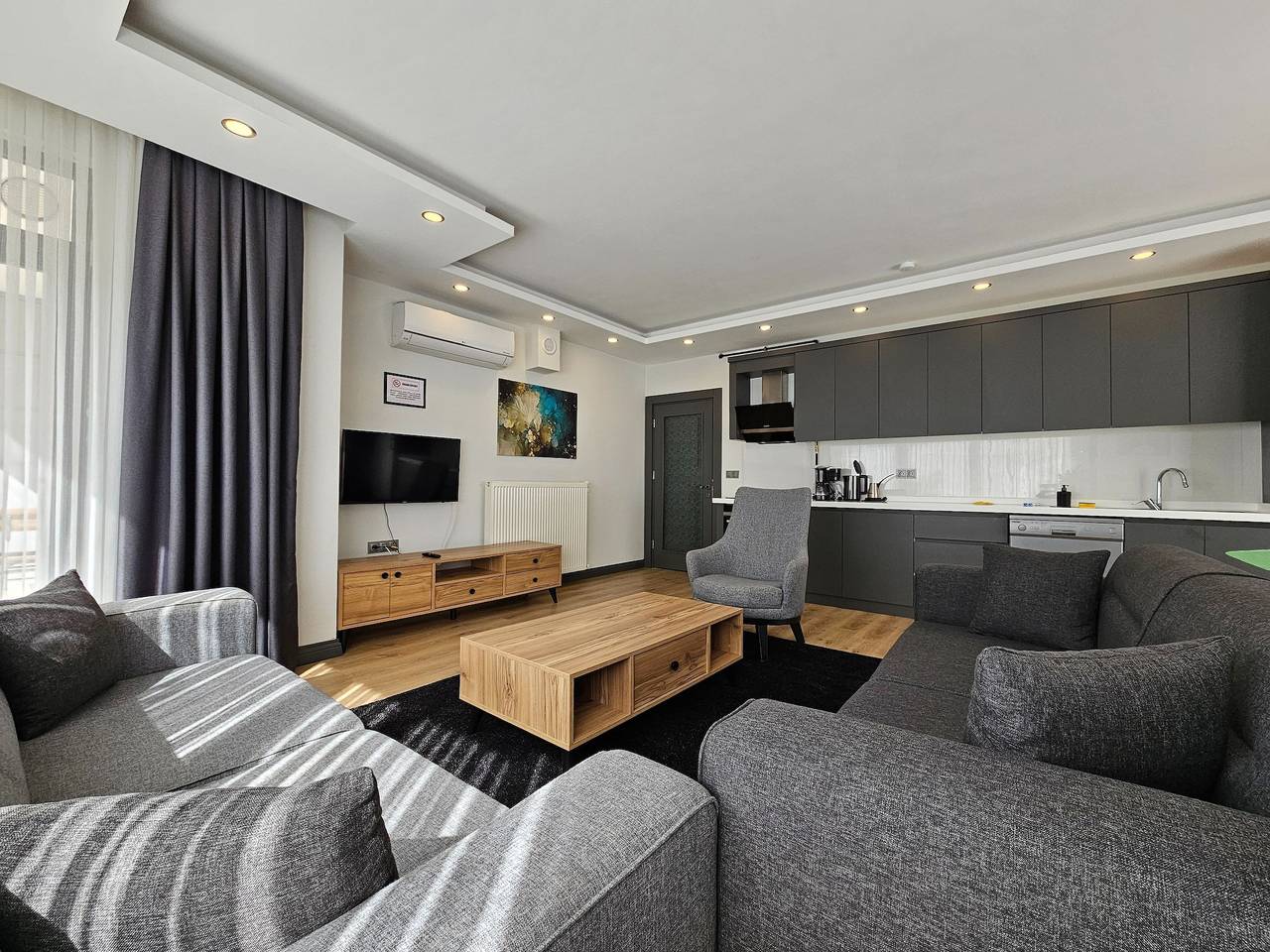 Ganze Wohnung, Professionally Maintained, Spacious New Suites 2-1 in Muratpaşa, Provinz Antalya