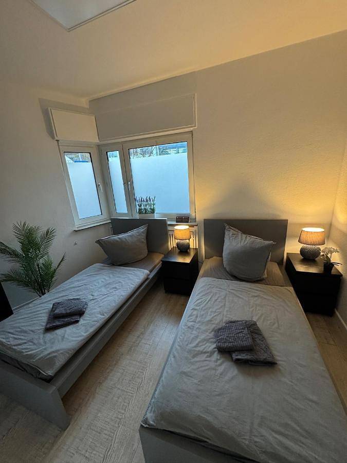 Ferienwohnung für 9 Personen, mit Balkon und Terrasse sowie Garten und Sauna in Siegburg - 2