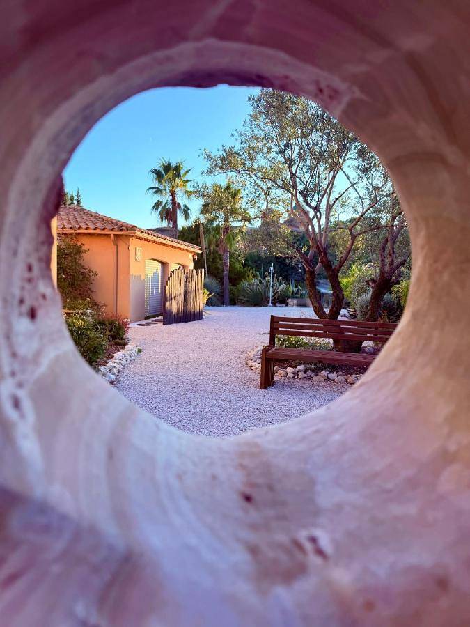 Chambre d’hôte pour 4 personnes, avec Terrasse et Jardin ainsi que Piscine et Vue à Saint-Jean-de-Fos
