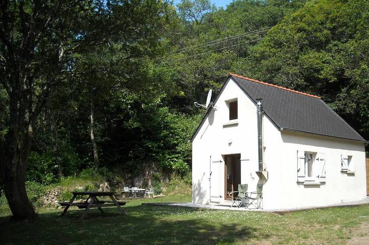 Gîte pour 2 personnes, avec Jardin à Plogonnec