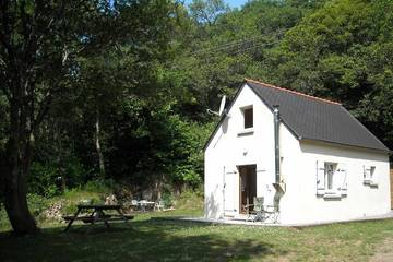 Gîte pour 2 personnes, avec jardin à Plogonnec