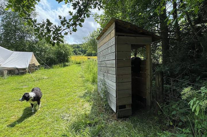 A comfortable bivouac in the heart of nature. The perfect stopover for hikers. in Redu, Libin