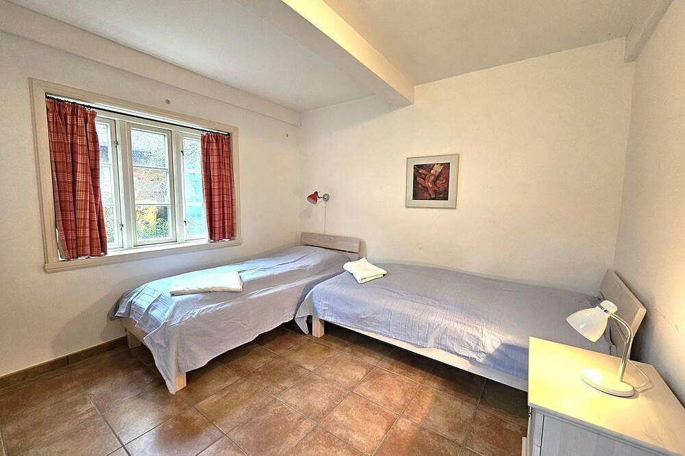 Ilskes Hus - Freistehendes Reetdachhaus mit Garten, Terrasse & E-Ladestation in Oevenum, Föhr