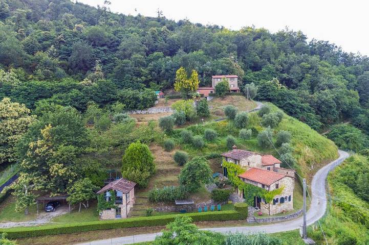Agriturismo per 7 persone, con giardino e piscina, con animali domestici in Pescia