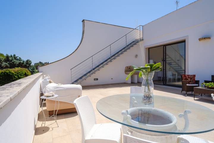 Entire apartment, 'Villa Scoglio' Apartment near the Sea with Garden and Private Terrace in Torre Specchia Ruggeri, Melendugno