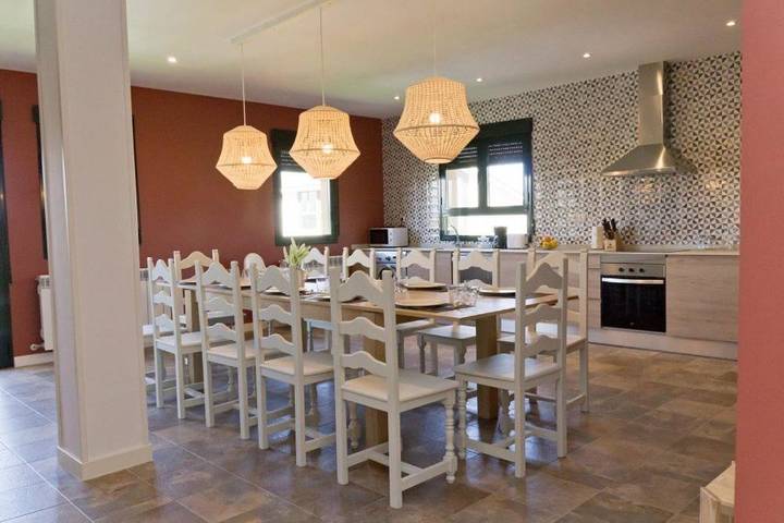 Casa rural para 24 personas, con Terraza y Jardín además de Piscina y Vistas en Espirdo