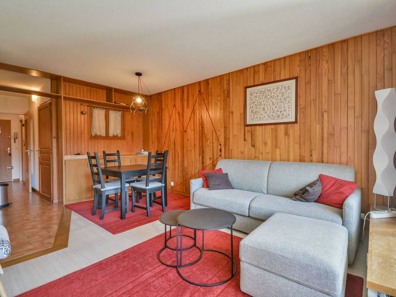 Entire studio, Spacious Studio for 4 with Balcony, Near Ski Lifts & Shops, Morzine Center in Morzine, Les Portes du Soleil