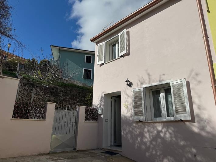 Appartamento per 4 persone, con balcone e giardino a Nulvi