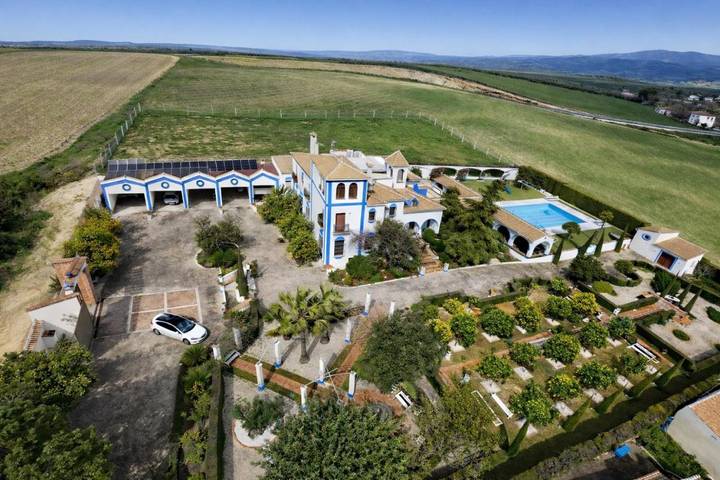 Casa rural para 16 personas, con jardín además de piscina y jacuzzi en Lucena - 2