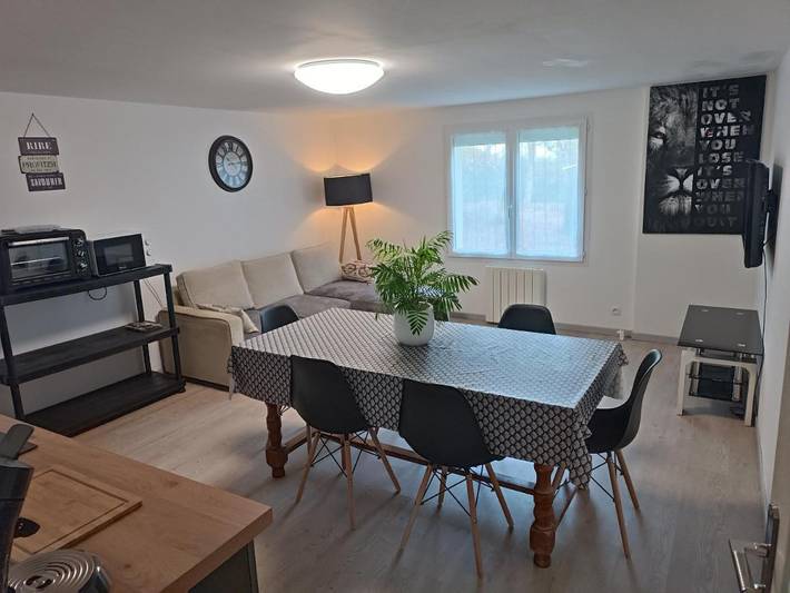 Gîte pour 6 personnes, avec piscine ainsi que vue et jardin à Biras - 4