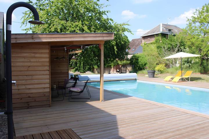 Apartamento entero, Gite "La Glycine" para 2 personas con piscina accesible y climatizada de mayo a septiembre in Veuves, Región de Blois