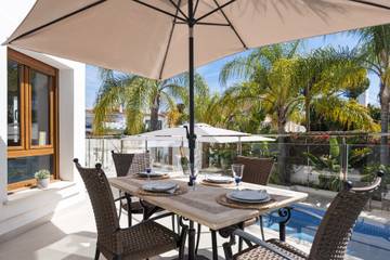 Villa for 10 People in Playa de Cortijo Blanco, Marbella, Photo 2