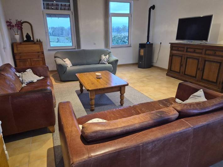 Location de vacances pour 7 personnes, avec jardin ainsi que vue et piscine à Brigueil-le-Chantre - 2