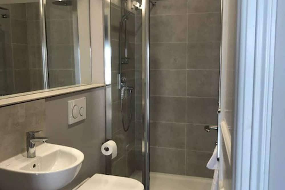 Appartement entier, Appartement Duplex dans le Domaine du Château du Xvii in Castelnau-de-Montmiral, Région d'Albi