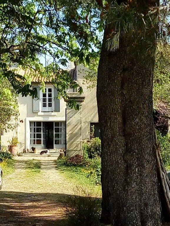 Chambre d’hôte pour 2 personnes, avec piscine et jardin, animaux acceptés dans Écluses de Fonserannes