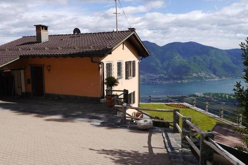 \"Haus St. Bernhard in Monte Brè sopra Locarno, Orselina