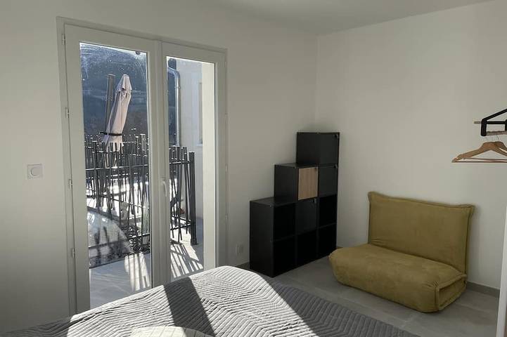 Location de vacances pour 6 personnes, avec jardin et terrasse à Pierrelongue - 4