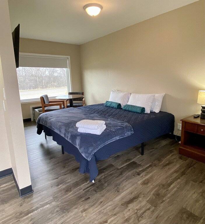 Ganze Wohnung, Stay Simple | Workspace + Free Parking in Pierce County (WI)