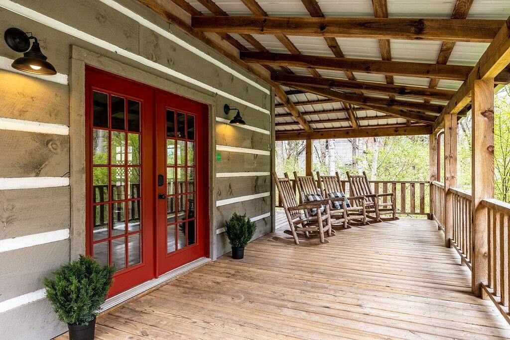 Relaxing Smokies Hideaway: Hot Tub & Game Nights in Tuckaleechee, Blount County