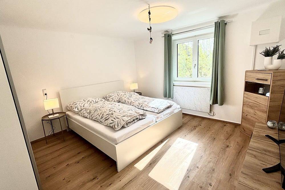 Ganze Wohnung, Gästehaus \"Seeblick\" Helle Gartenwohnung vor den Toren Salzburgs in Seekirchen am Wallersee, Bezirk Salzburg-Umgebung