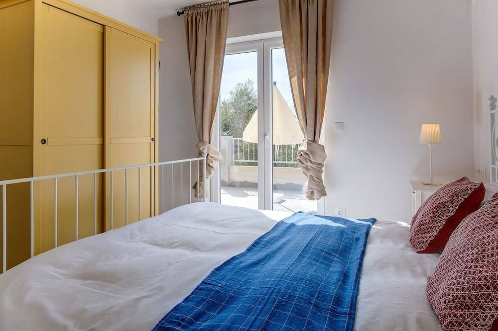 Ferienhaus Oceanne 30m vom Strand mit Meerblick und Garten in Martinscica, Cres