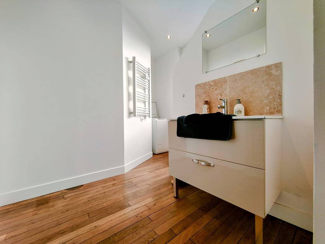 Appartement entier, Appartement Confortable à Migennes avec Parking Gratuit in Migennes, Région d'Auxerre